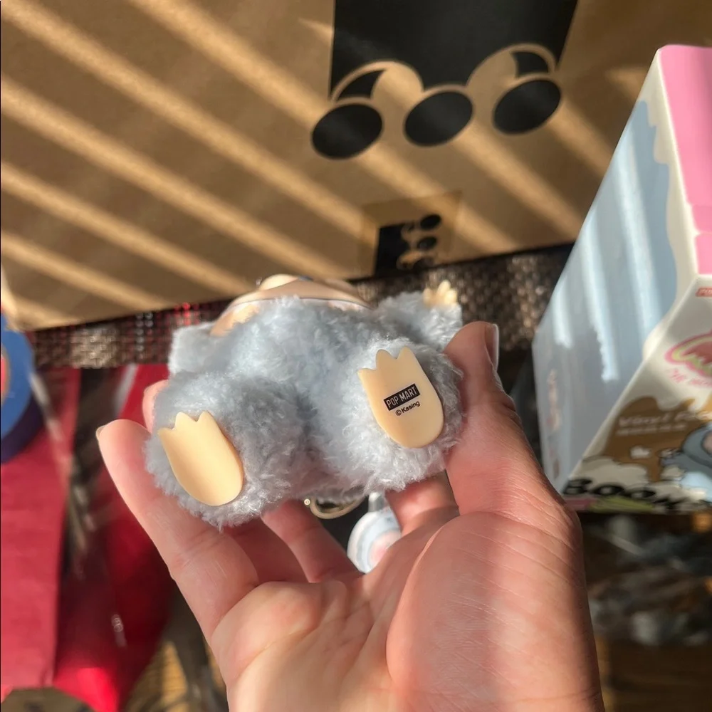 AUTHENTIC! Pop Mart Exciting Macaron Vinyl labubu Doll - sea salt coconut - Picture 3 of 5